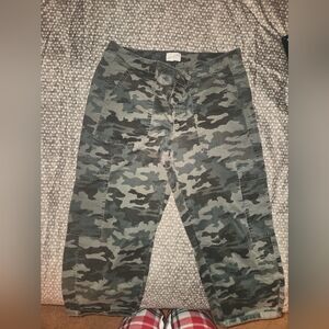 Camouflage Cargo Barrel Leg Pants
